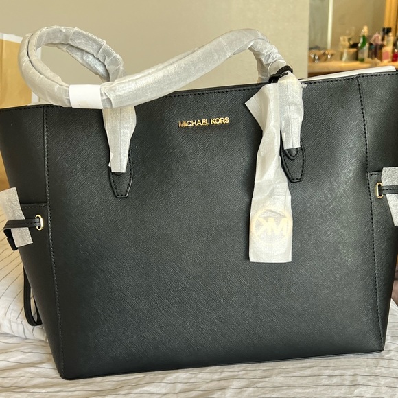 Michael Kors large travel tote - Picture 1 of 4